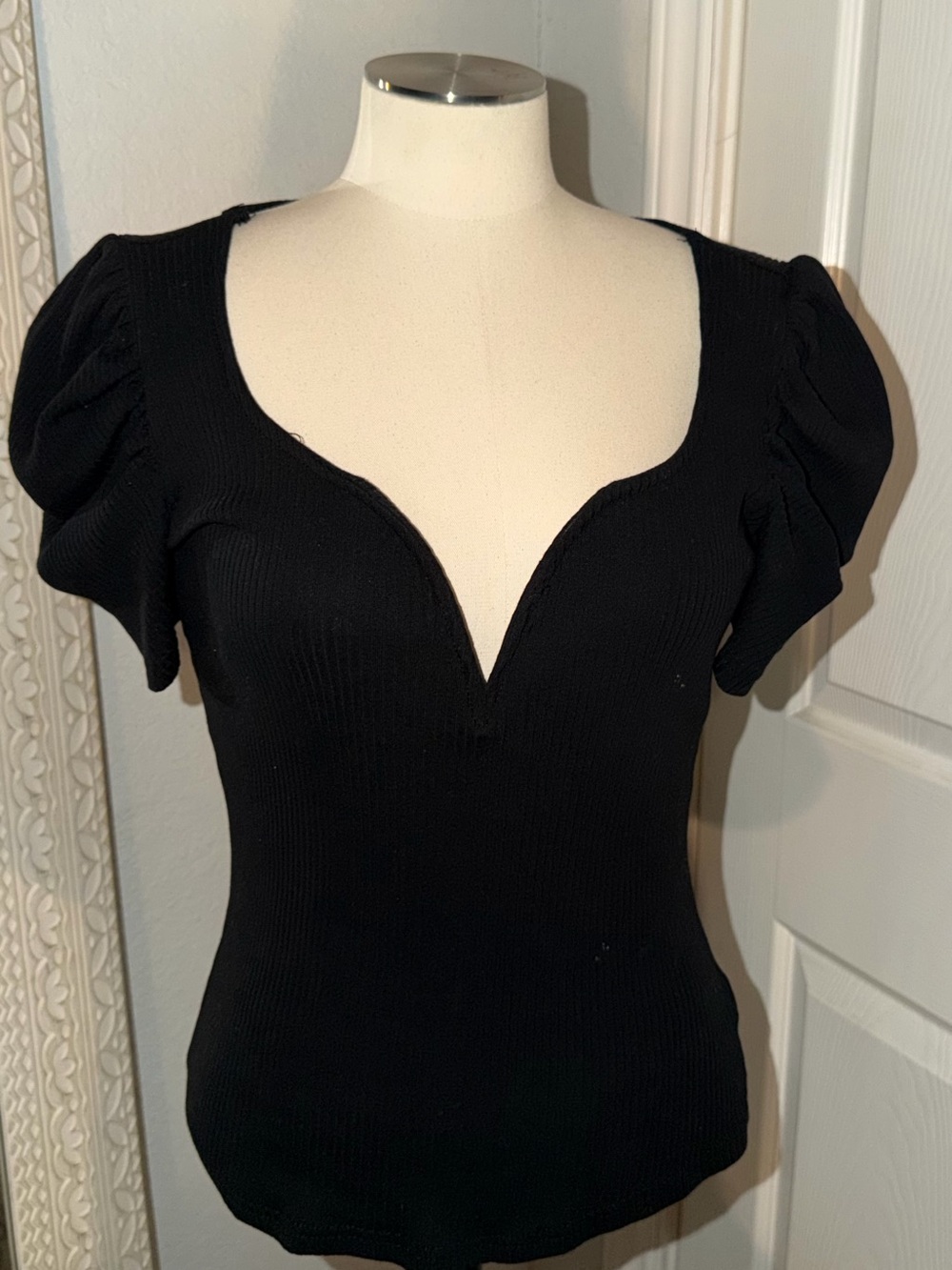 SHEIN Black Puff Sleeve Notch V-Neck Knit Top
